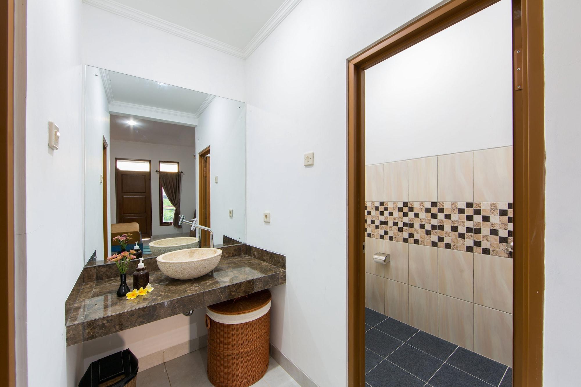 Bening House And 3* Seminyak (Bali)