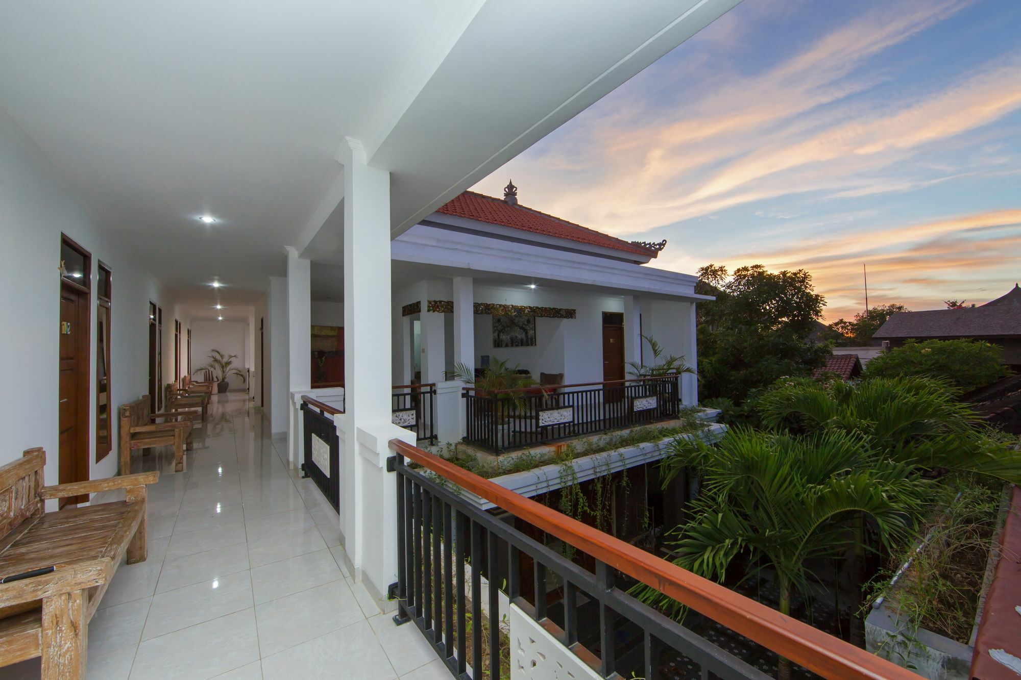 Bening House And 3*